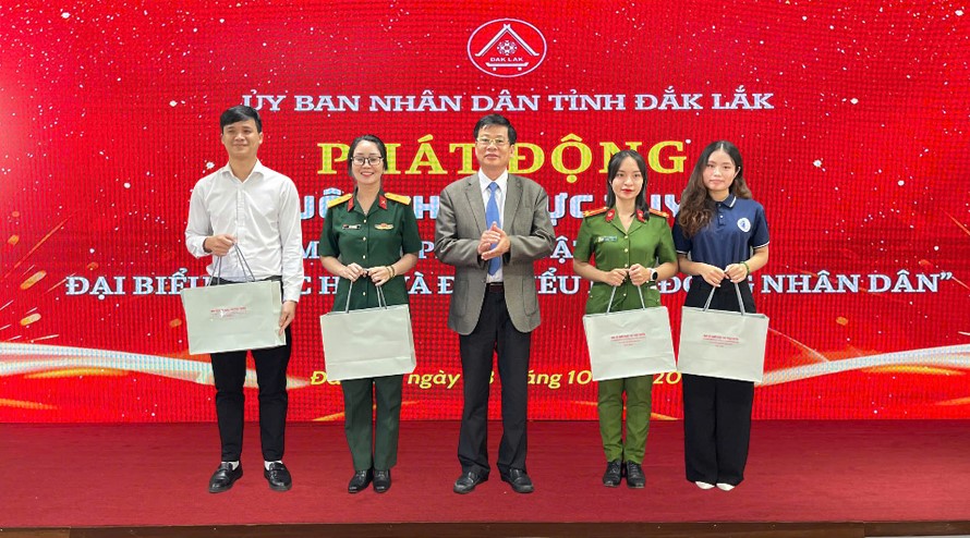 anh uy ban
